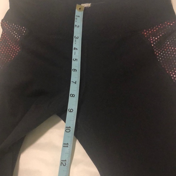 Express Capri leggings in black with side pattern - Picture 4 of 6